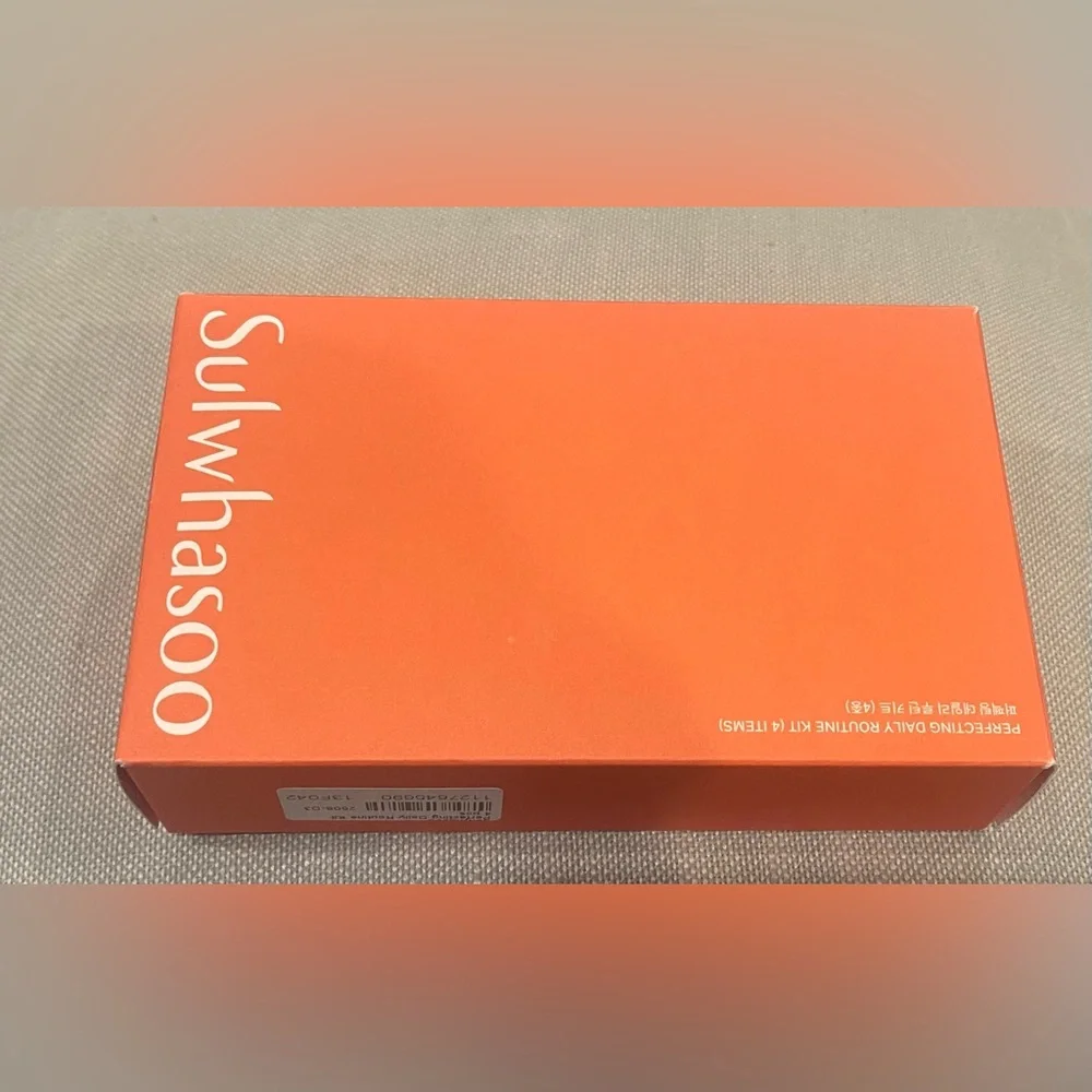 Sulwhasoo Perfecting Daily Routine Kit - Picture 2 of 3